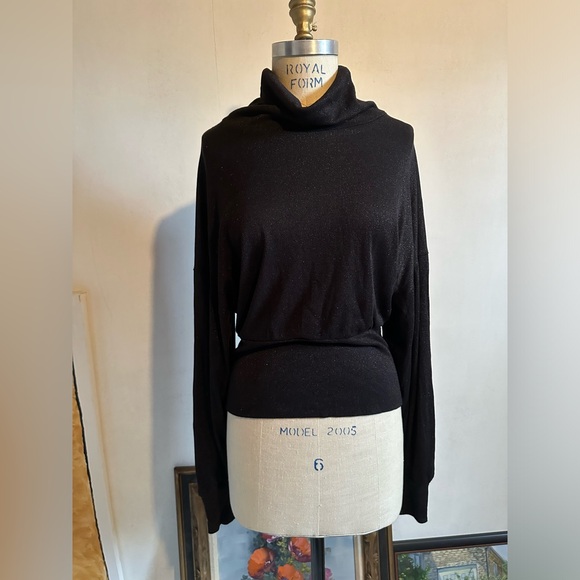 Free People black lightweight blouse/sweater. Size small. - Picture 1 of 4